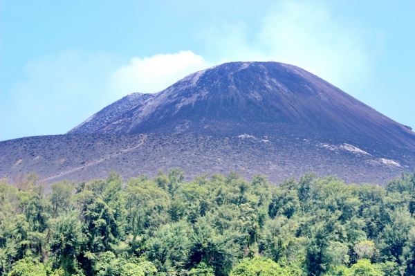 gunung legendaris krakatau