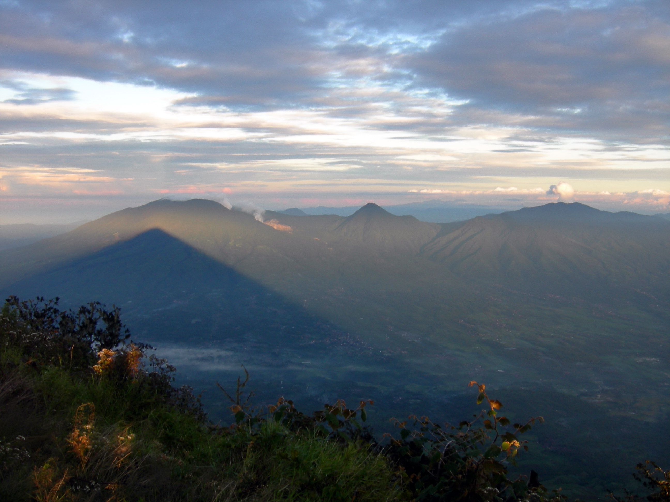 pemandangan gunung cikuray  Foto Dunia Alam Semesta INDONESIA